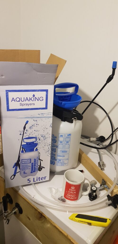 Aquaking pressurised garden sprayer